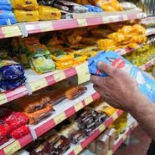 El ministro de Economía, Luis Caputo, volvió a cruzar a los jefes comunales por la carga tributaria