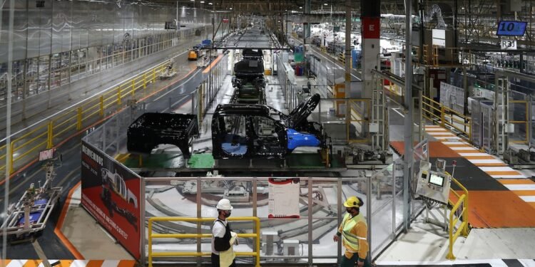 Sector Industrial: Un 20% de las Fábricas Prevén una Reducción en su Producción