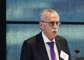 “Empresas eligen a la Argentina”: Mario Lugones presenta la producción local de un nuevo repelente.
