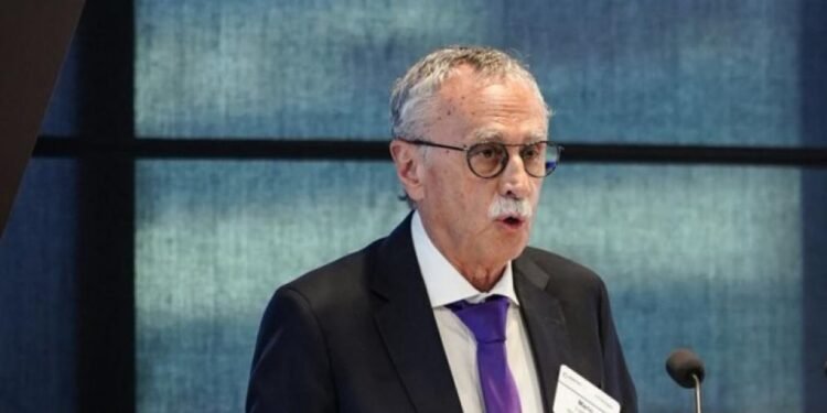 “Empresas eligen a la Argentina”: Mario Lugones presenta la producción local de un nuevo repelente.