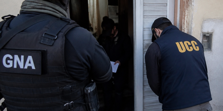 Allanamientos en el servicio penitenciario por fraudes desde la cárcel vinculados al asesino del Mago Alex