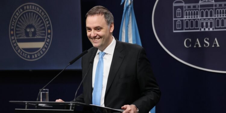Manuel Adorni buscaría ampararse en la Inocencia Fiscal para tratar de justificar sus ingresos