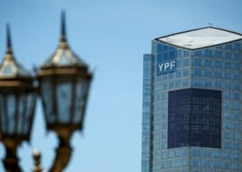 La justicia estadounidense permite a los demandantes de YPF utilizar información confidencial en el CIADI