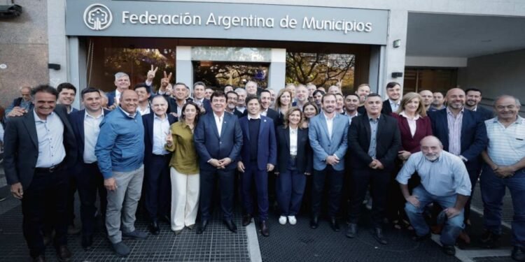 Intendentes Inician Debate sobre la Sucesión de Kicillof y Reclamaciones sobre la Coparticipación
