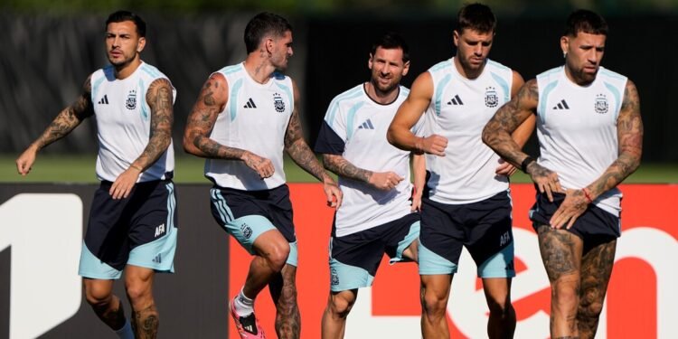 Argentina se enfrenta a Argelia hoy: horarios, formaciones y dónde ver el partido