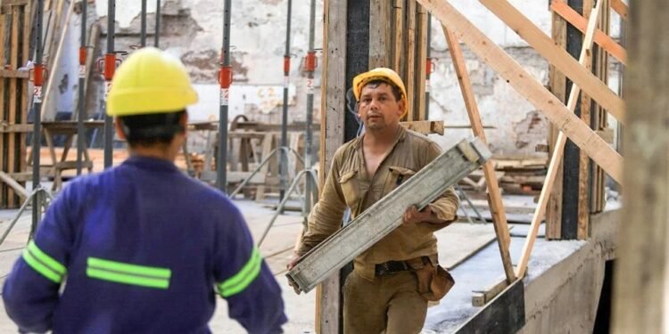Incremento del 2,7% en el costo de construcción durante mayo, según el INDEC