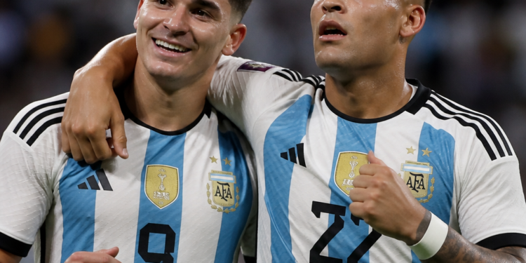 Argentina se prepara para el Mundial 2026: estadísticas que respaldan al campeón y la competencia entre Julián y Lautaro