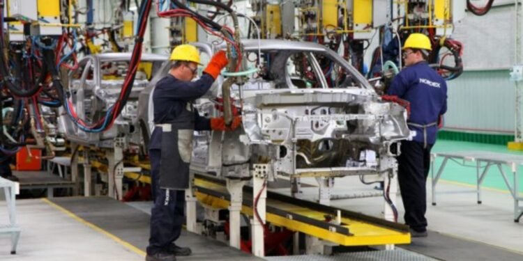 El 20% de las industrias anticipa una caída en su producción para los próximos meses