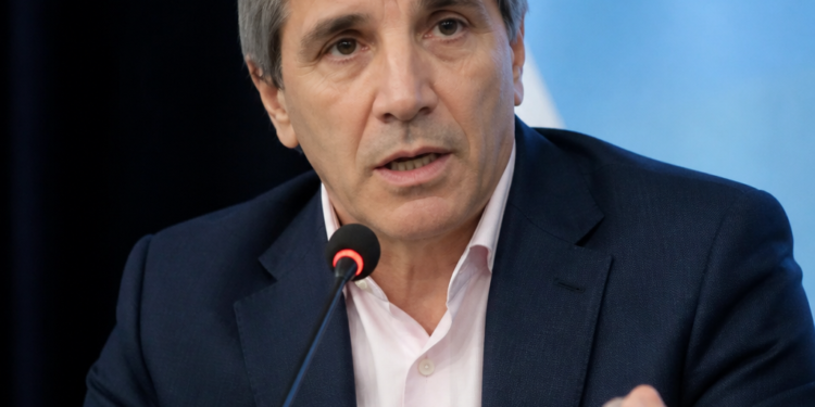 Luis Caputo prevé una disminución en la inflación de mayo 2026 y resalta las adquisiciones del BCRA