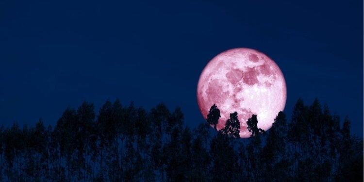 Luna de Fresa: un fenómeno celestial especial