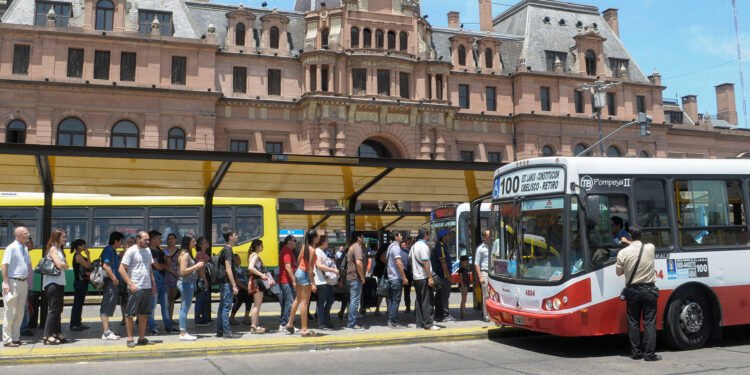 Incrementos en servicios básicos y educación a partir de julio