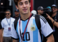 Franco Colapinto apareció en el Gran Premio de Bélgica con la camiseta de su ídolo, Lionel Messi