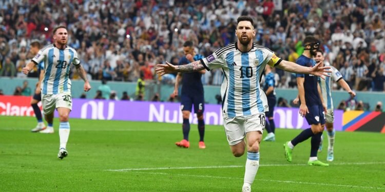 La resurrección de Messi: un penal fallido no detiene su impulso hacia la hazaña
