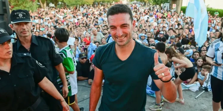 El gesto de Scaloni con los vecinos de Pujato tras su regreso