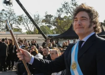 Reciente encuesta electoral revela a Javier Milei en tres escenarios para 2027, donde gana solo en uno