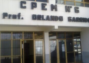 Un adolescente de 13 años resultó herido de bala en una escuela de Neuquén y permanece en observación
