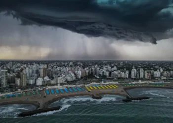 Alerta naranja por tormentas en Buenos Aires: pronóstico de lluvias intensas, granizo y ráfagas de hasta 50 km/h