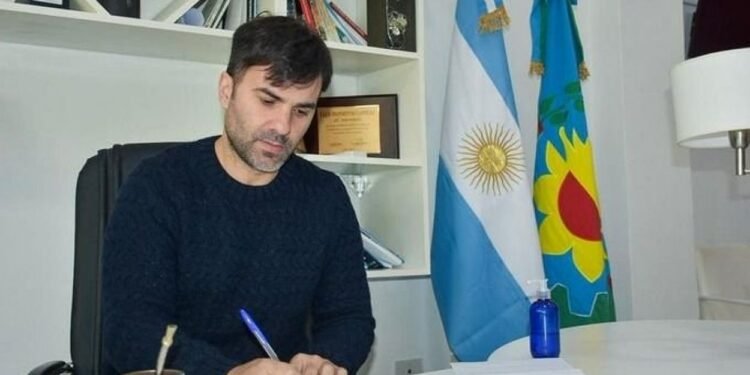 El intendente de Castelli propone un proyecto para alcanzar autonomía plena y aviva el debate sobre la reelección indefinida