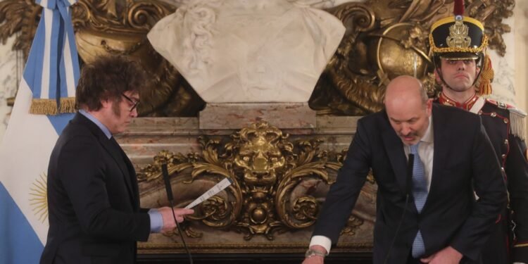 El gobierno prorrogó el Régimen de Dirección Pública para empleados del SINEP