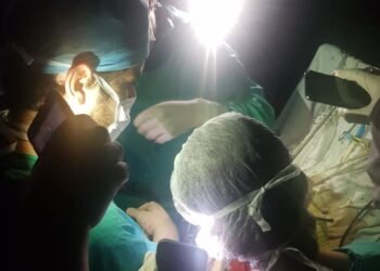 Apagón en un hospital de Chubut obligó a médicos a operar con linternas de celular