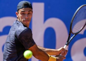 Cerúndolo avanza a cuartos de final en el ATP 250 de Los Cabos tras el retiro de su rival