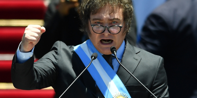 Diferencias significativas entre Milei y Kicillof en votantes de clase baja, según nueva encuesta