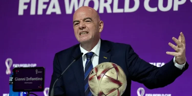 Infantino rechaza las declaraciones racistas de una senadora paraguaya contra Mbappé