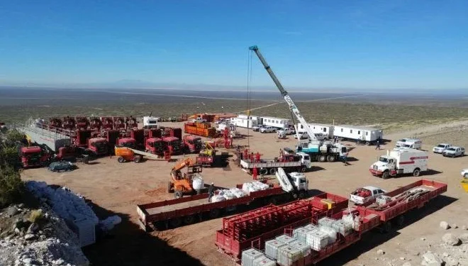 Estados Unidos busca excluir tecnología china de Vaca Muerta y evalúa financiar un proyecto estratégico
