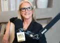 Mel Robbins, especialista en desarrollo personal: “Debes aprender a amar a tus padres por quienes son, no por quienes deseas que sean”