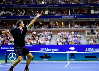 Roger Federer regresa al US Open: revive su icónico revés y comparte momentos con leyendas del tenis