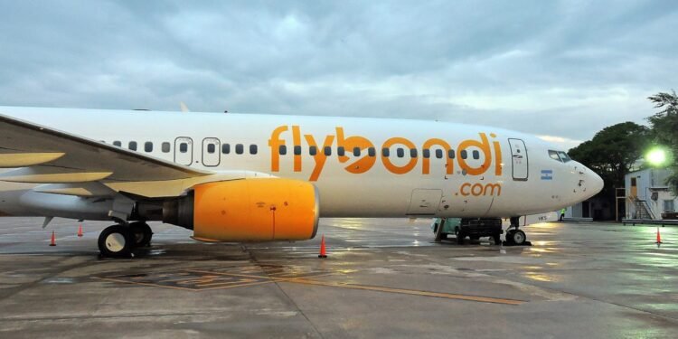 Flybondi reanuda su página web: la estrategia detrás del regreso de la aerolínea low cost