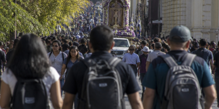 Una multitud se dirige a Salta para la celebración del Señor y la Virgen del Milagro