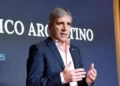 El riesgo país alcanza los 543 puntos tras encuentro de Luis Caputo con inversores
