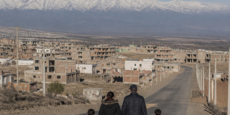 El desafío de la migración interna y el plan provincial para duplicar su población