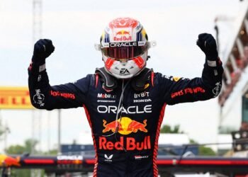 Max Verstappen se enfrenta a 100 pilotos en un desafío inédito