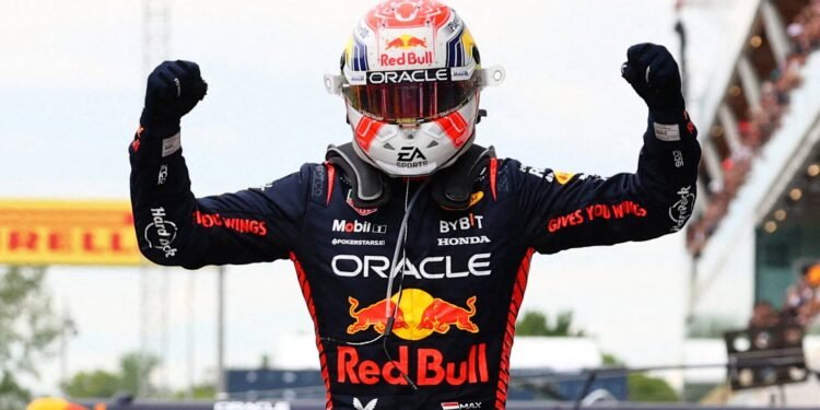 Max Verstappen se enfrenta a 100 pilotos en un desafío inédito