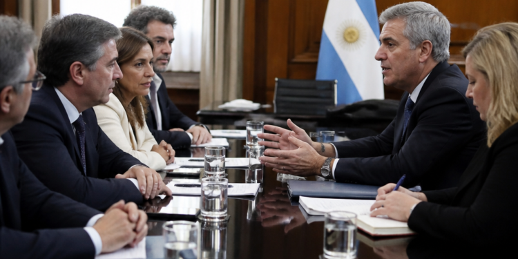 Revisión del acuerdo con el FMI: enfoques y datos clave que presentará Economía