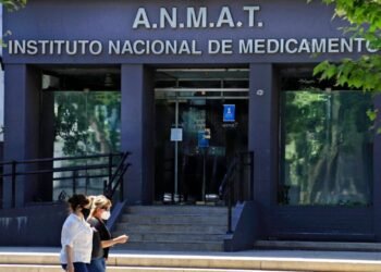 La ANMAT prohíbe dos marcas de productos de limpieza tras detectar irregularidades