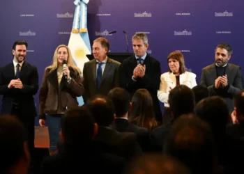 Los gobernadores mineros respaldaron al Gobierno en un encuentro con Karina Milei, Santilli y Caputo
