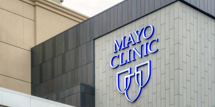 Identifican dos tipos de cáncer que se manifiestan antes de los 50 años